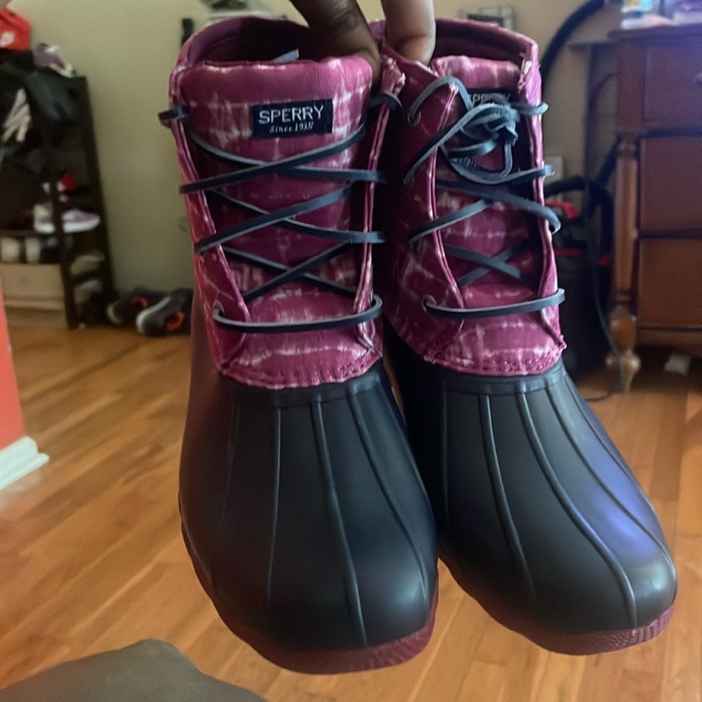 Sperry boots size 4 never worn before!